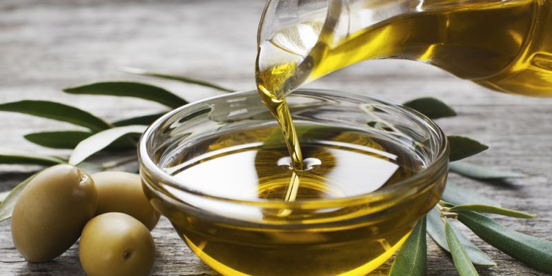 6 razões para sempre usar azeite extravirgem no lugar de outros óleos de oliva