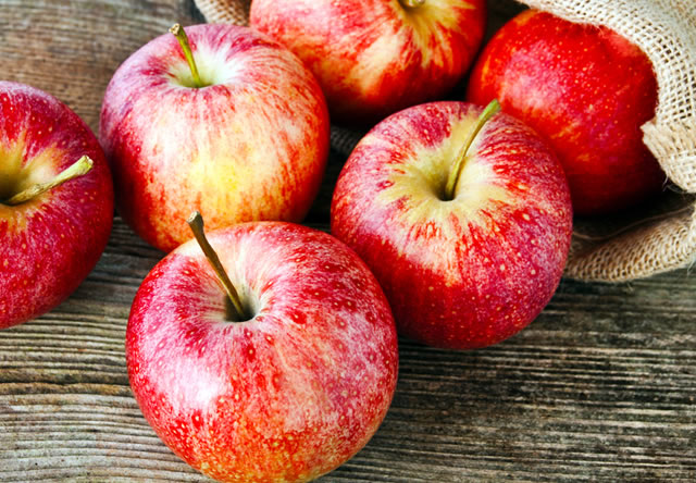 Comer uma maçã por dia faz bem? Descubra 7 benefícios para investir nessa fruta!