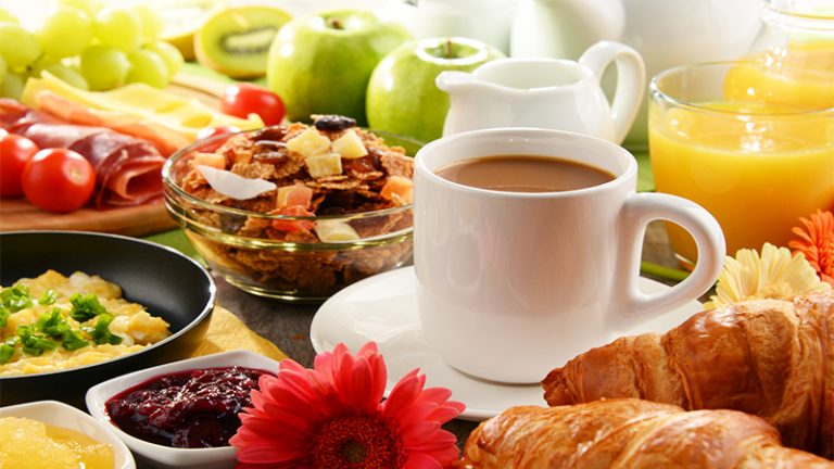 Café da manhã: o que comer logo cedo